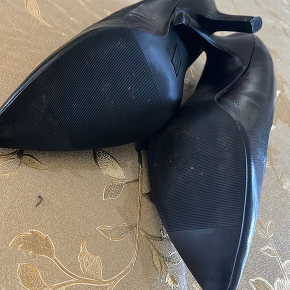 black Pumps - Picture 4 of 5